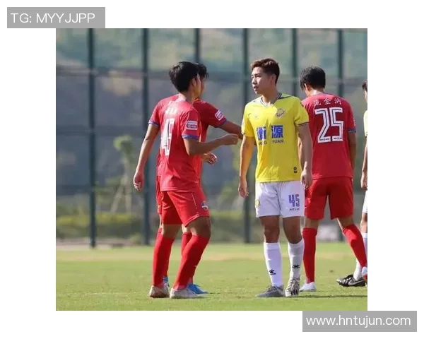 从普通少年到足球巨星的蜕变之路：一步一步走向绿茵场的辉煌